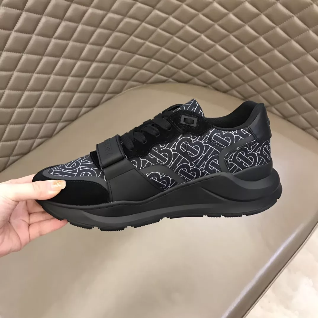 Burberry Casual Shoes For Men Fashionable 8128