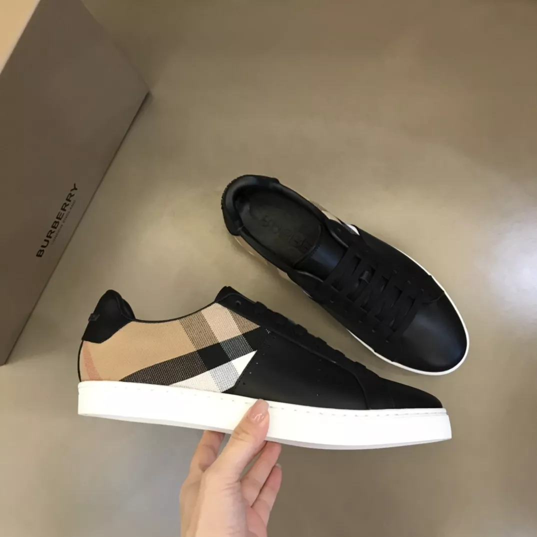 Burberry Casual Shoes For Men Flexible 3930