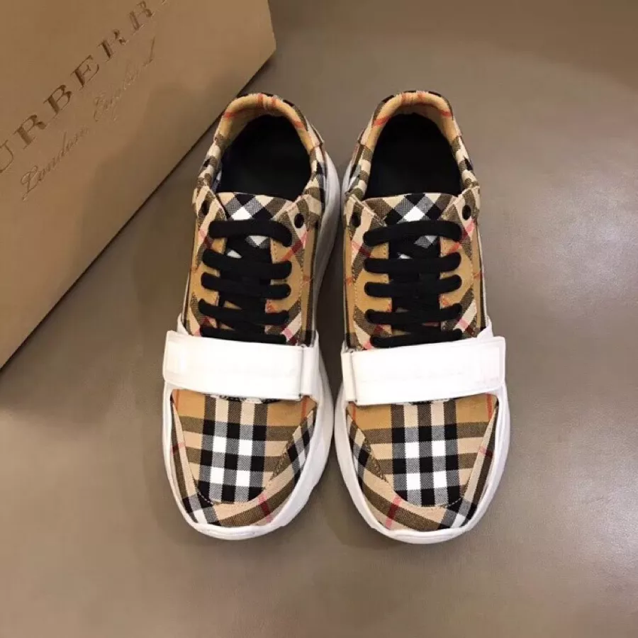 Burberry Casual Shoes For Men Functional 7011
