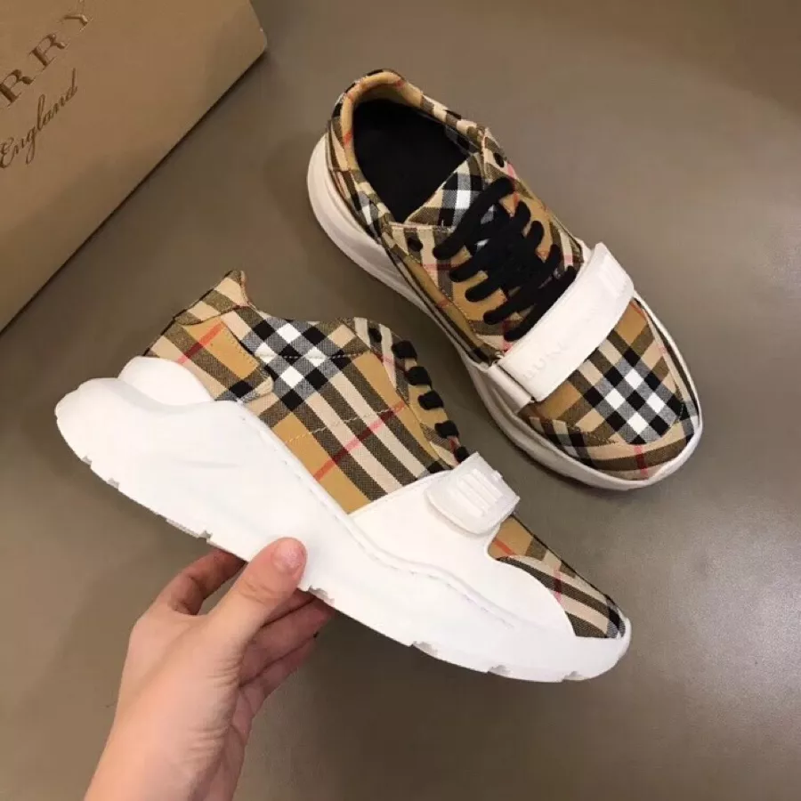 Burberry Casual Shoes For Men Functional 7011