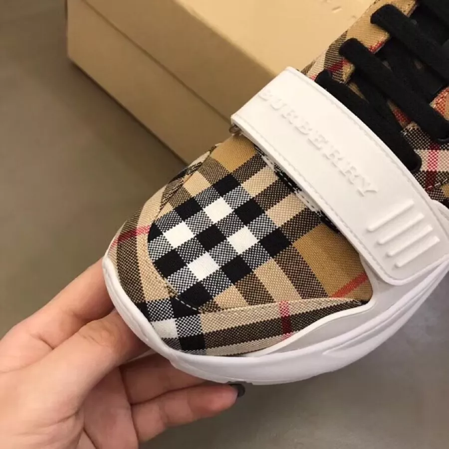 Burberry Casual Shoes For Men Functional 7011