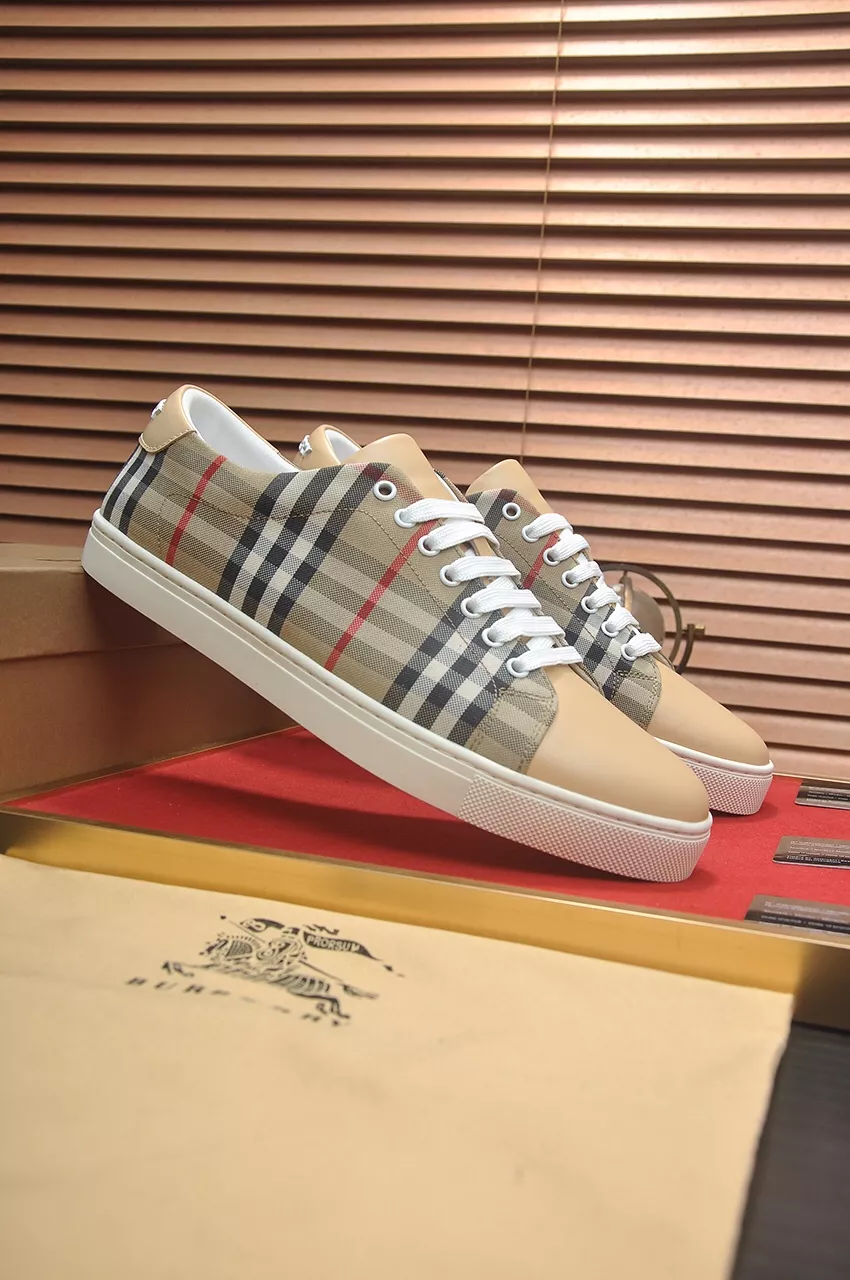 Burberry Casual Shoes For Men Minimalist 3656