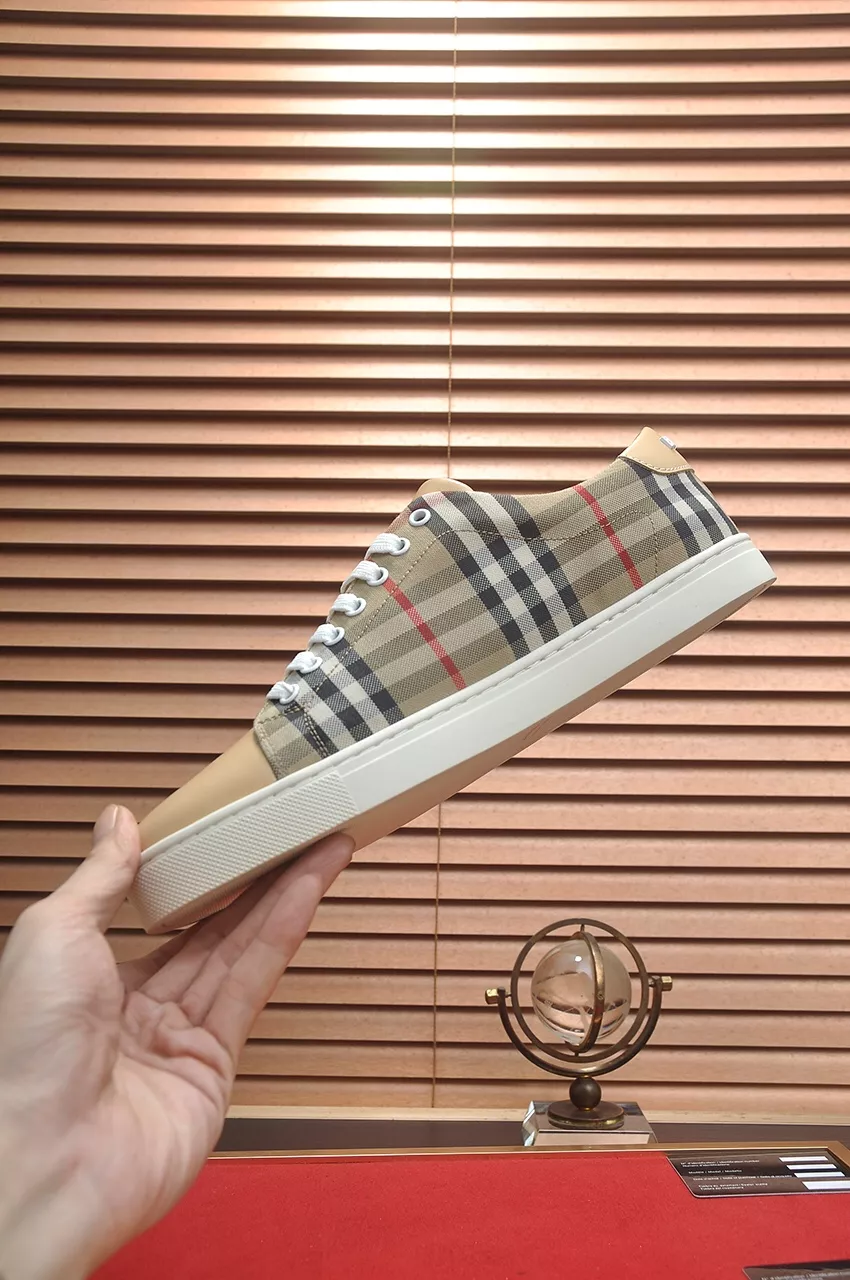Burberry Casual Shoes For Men Minimalist 3656