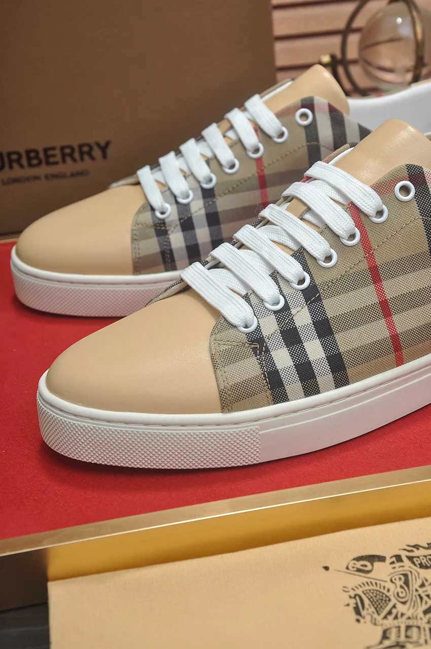 Burberry Casual Shoes For Men Minimalist 3656