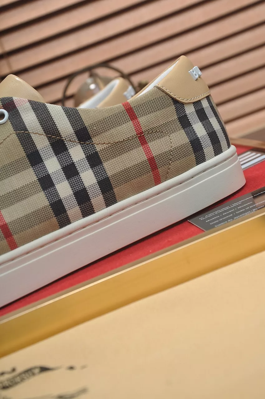 Burberry Casual Shoes For Men Minimalist 3656