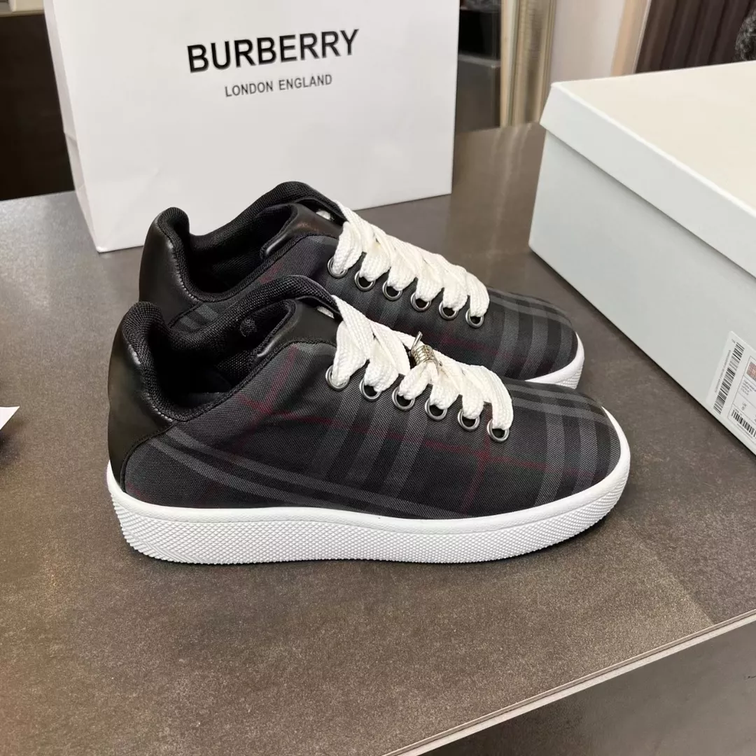 Burberry Casual Shoes For Men Minimalist 7856