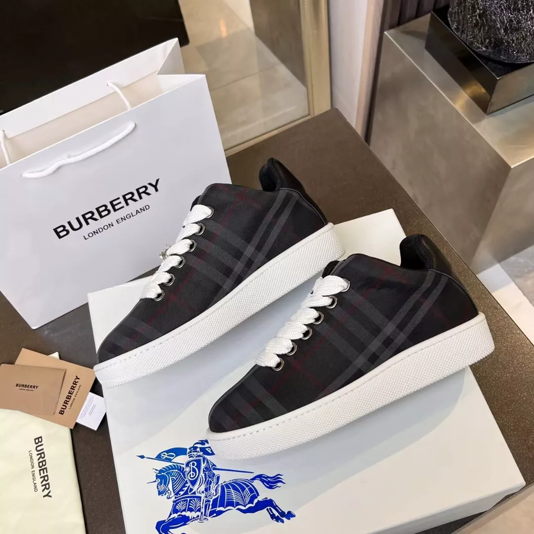 Burberry Casual Shoes For Men Minimalist 7856