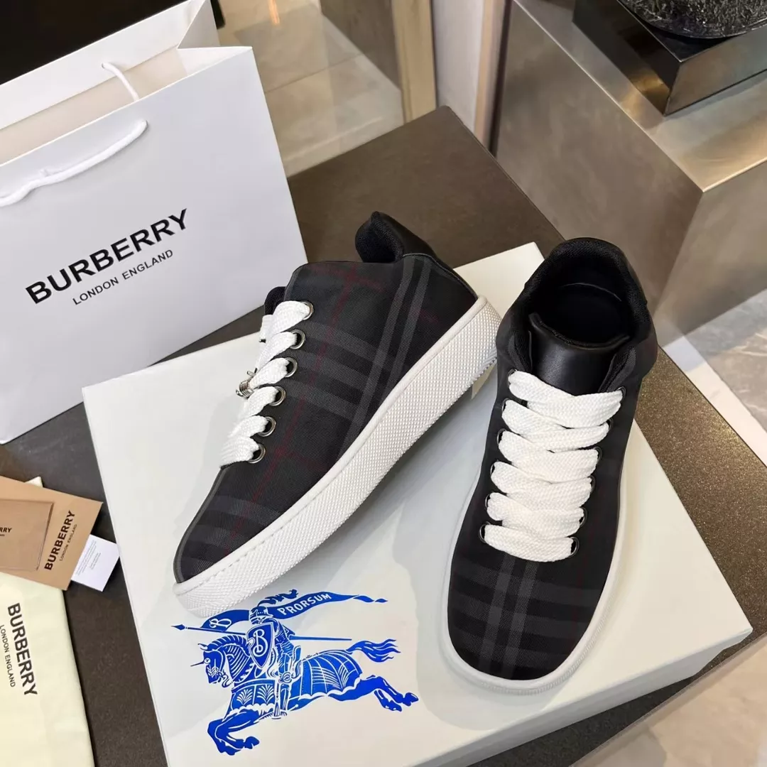 Burberry Casual Shoes For Men Minimalist 7856