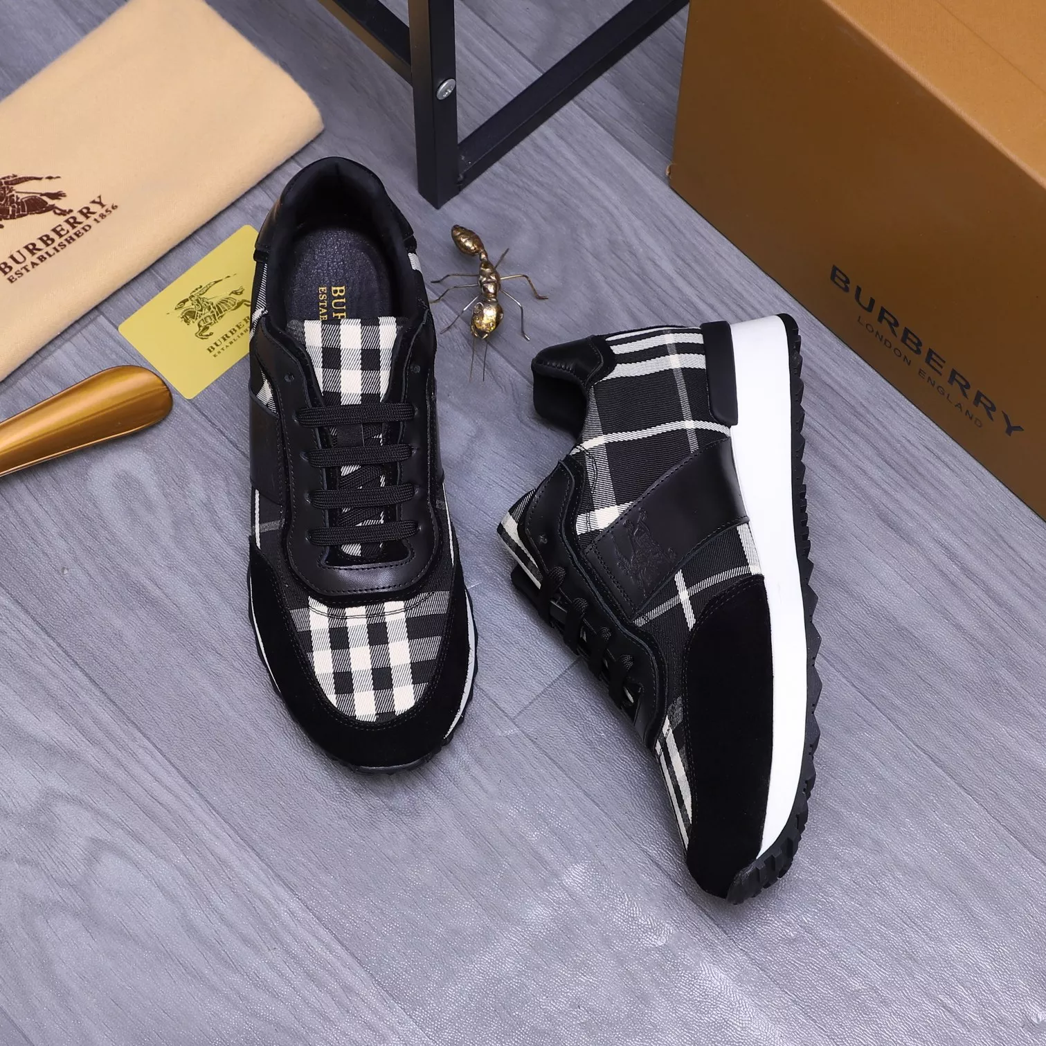 Burberry Casual Shoes For Men Minimalist 9752