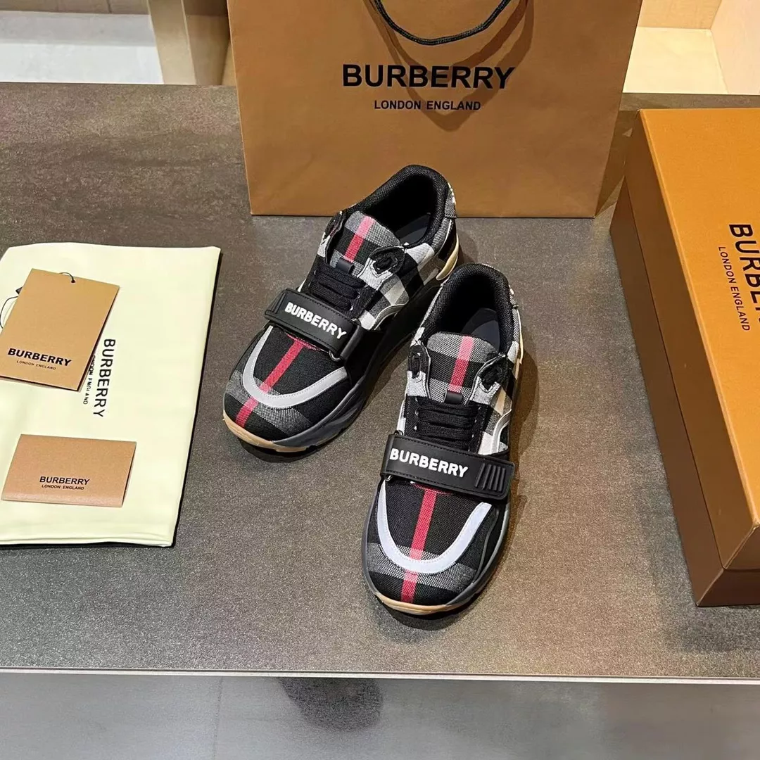 Burberry Casual Shoes For Men Modern 6472