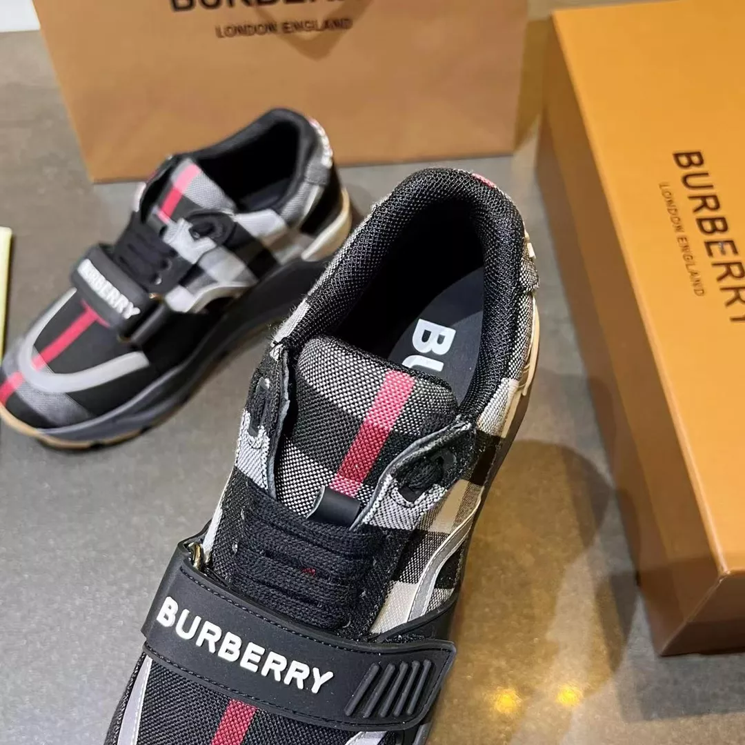 Burberry Casual Shoes For Men Modern 6472