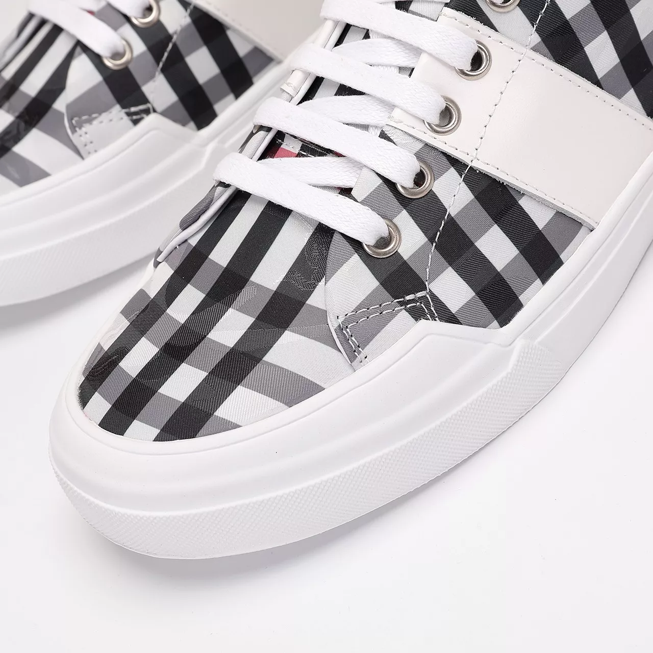 Burberry Casual Shoes For Men Practical 958