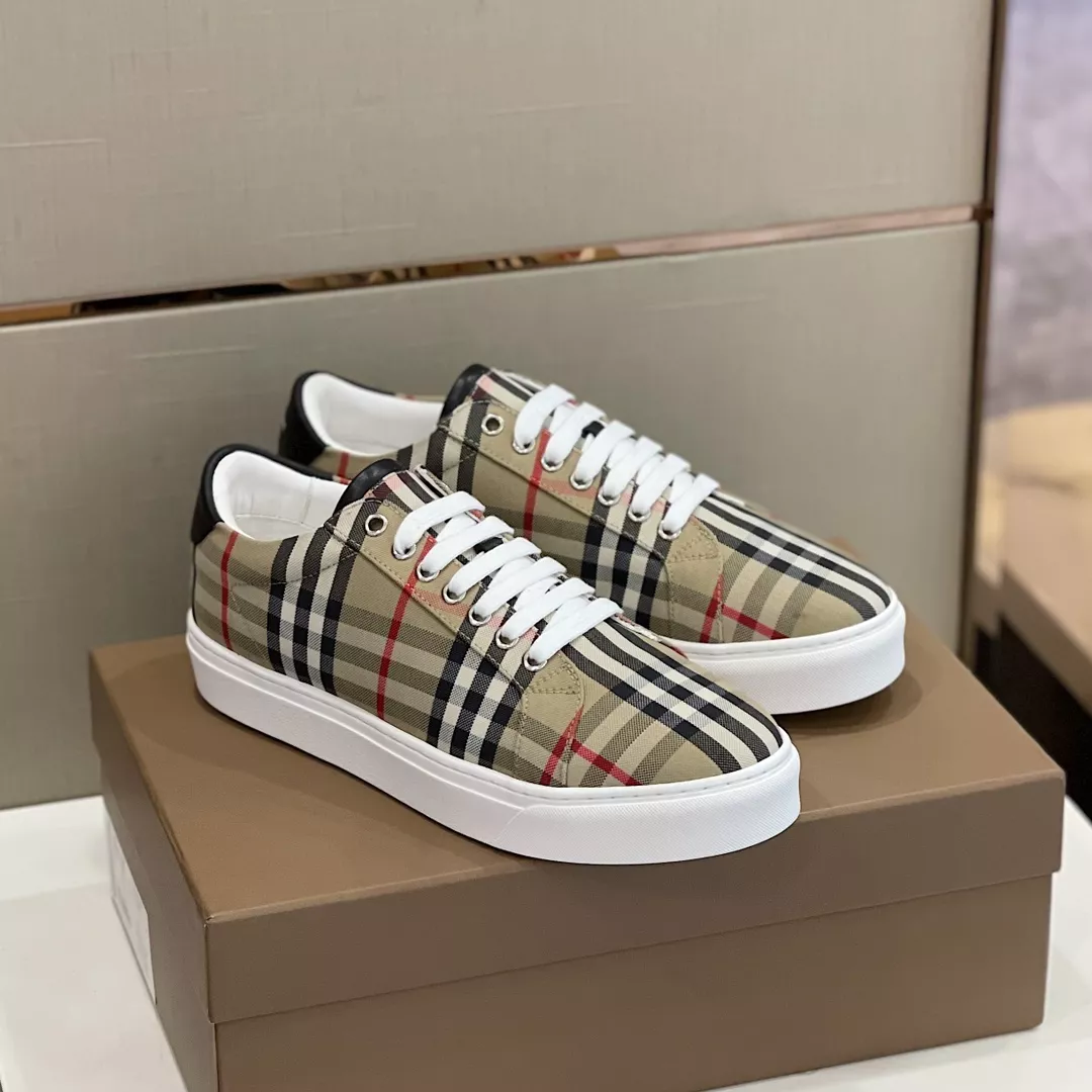 Burberry Casual Shoes For Men Reliable 8409