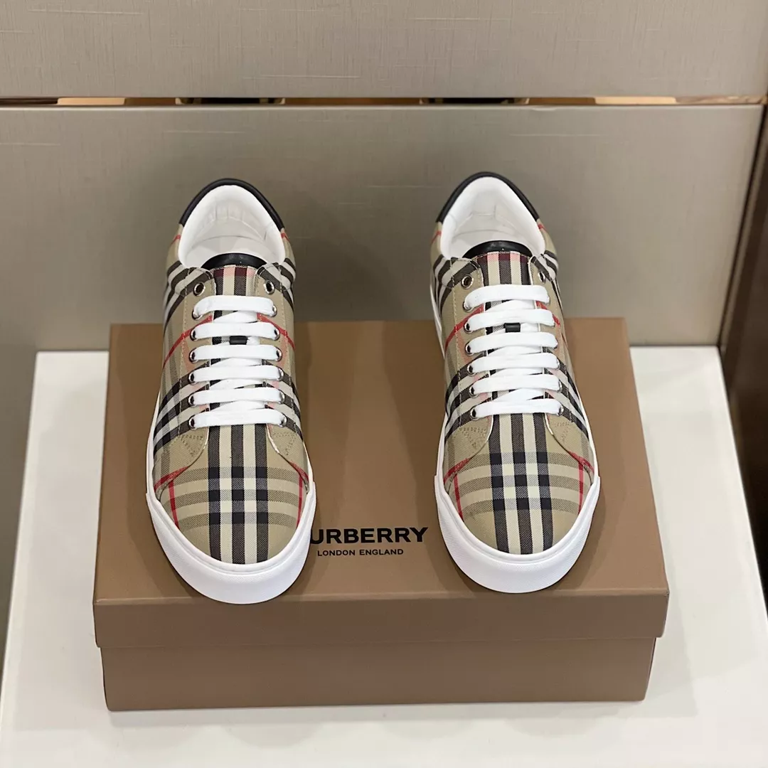 Burberry Casual Shoes For Men Reliable 8409