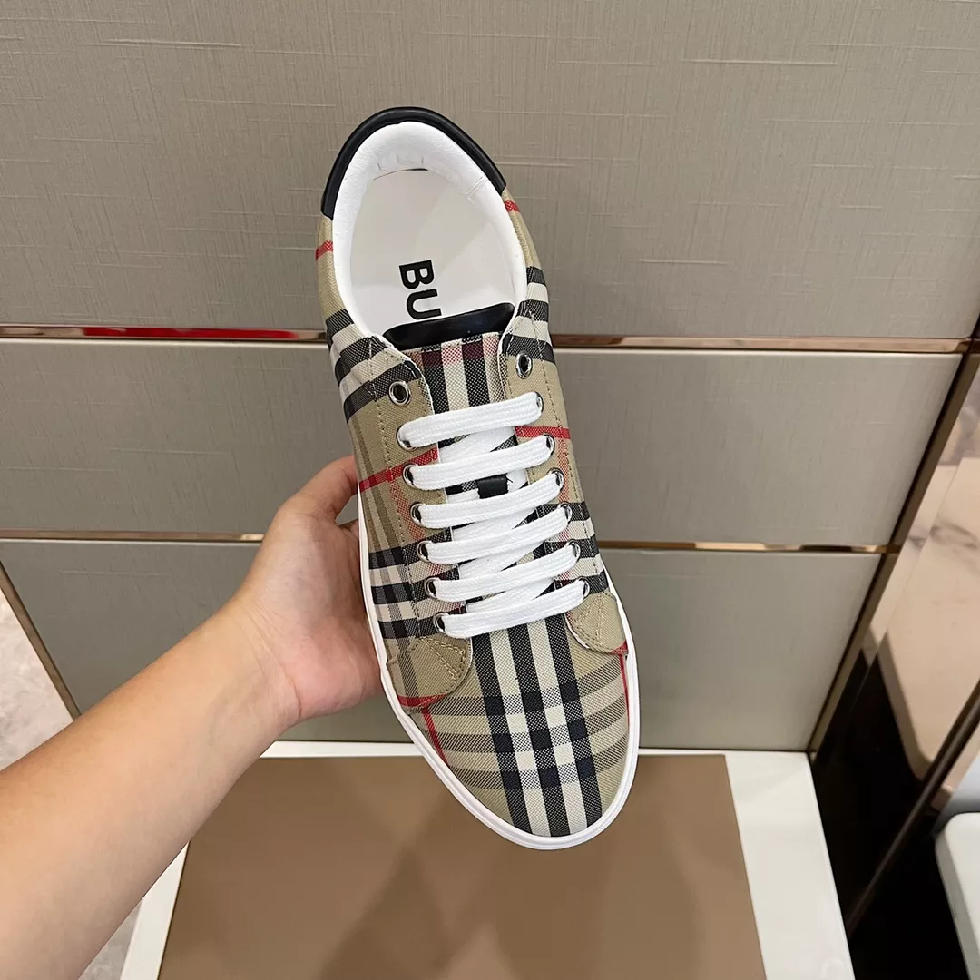 Burberry Casual Shoes For Men Reliable 8409