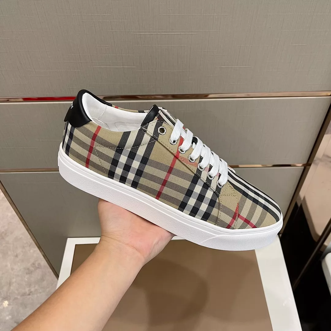 Burberry Casual Shoes For Men Reliable 8409
