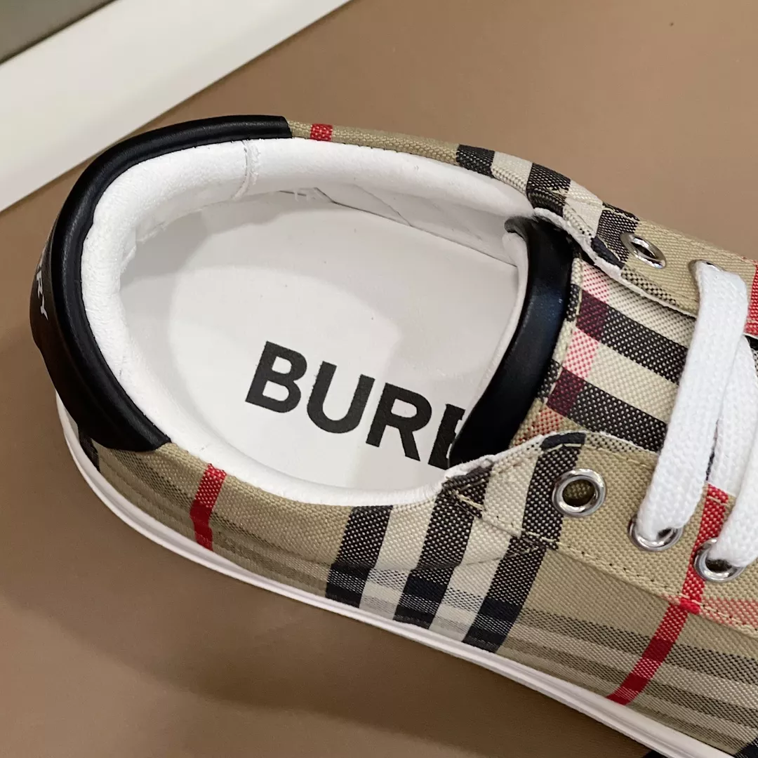 Burberry Casual Shoes For Men Reliable 8409