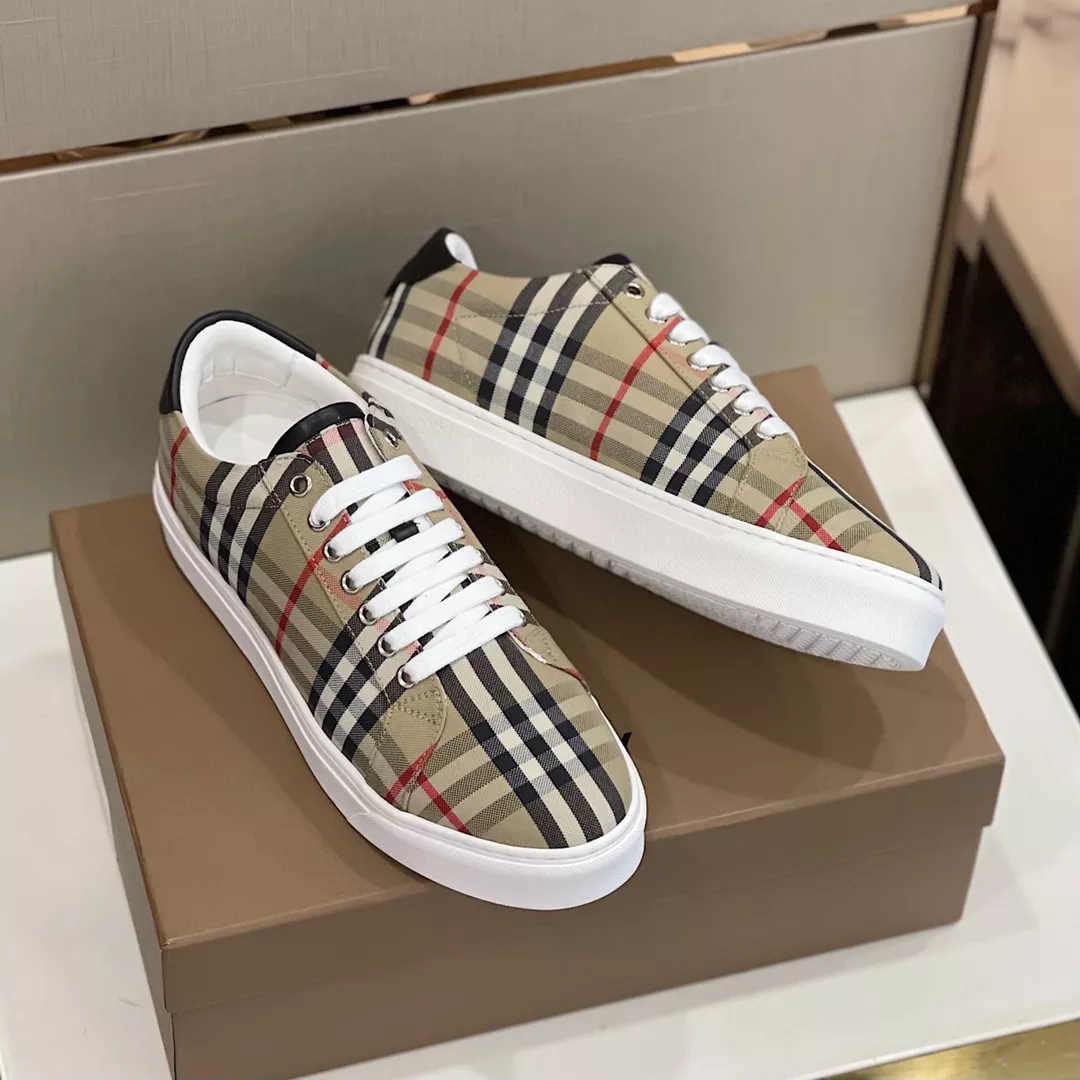 Burberry Casual Shoes For Men Reliable 8409