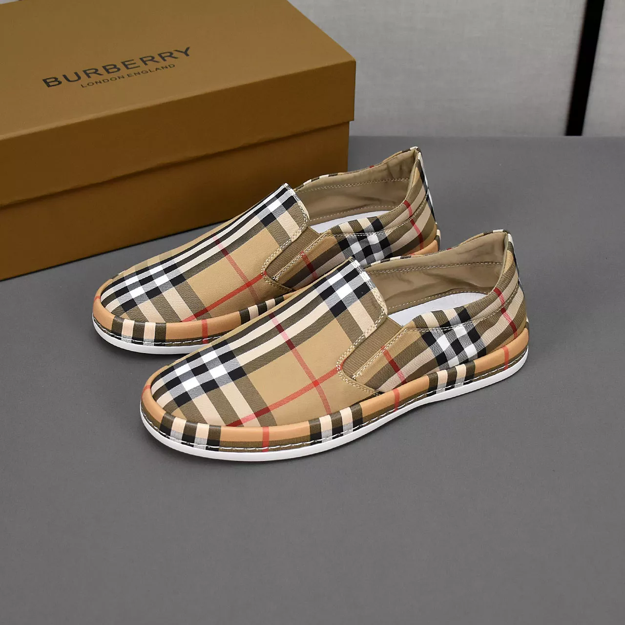 Burberry Casual Shoes For Men Resilient 1853