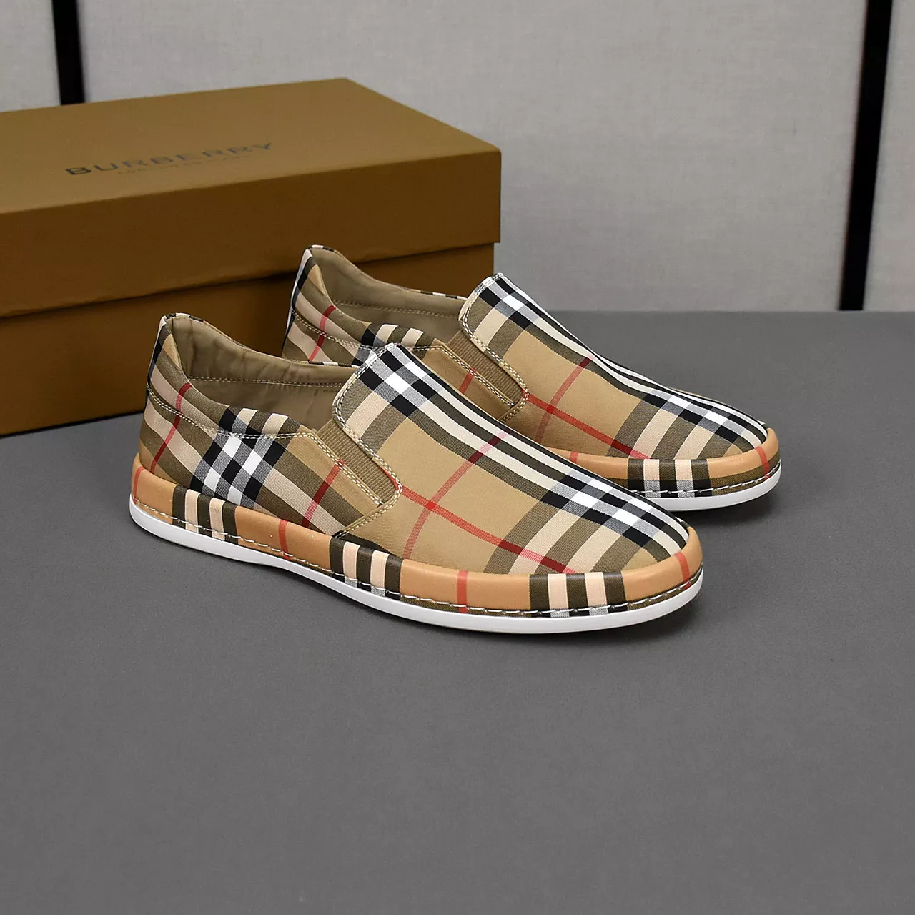 Burberry Casual Shoes For Men Resilient 1853