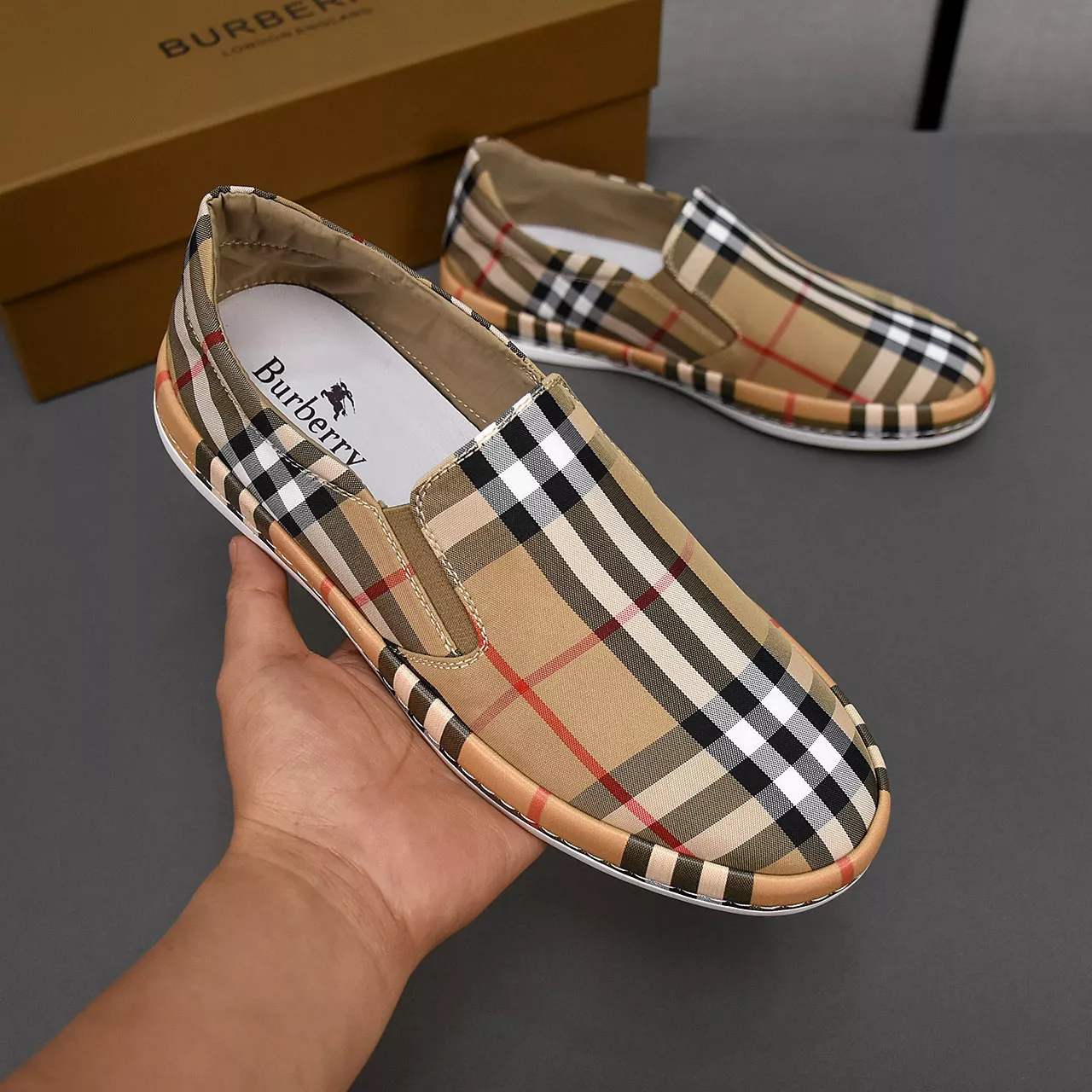 Burberry Casual Shoes For Men Resilient 1853