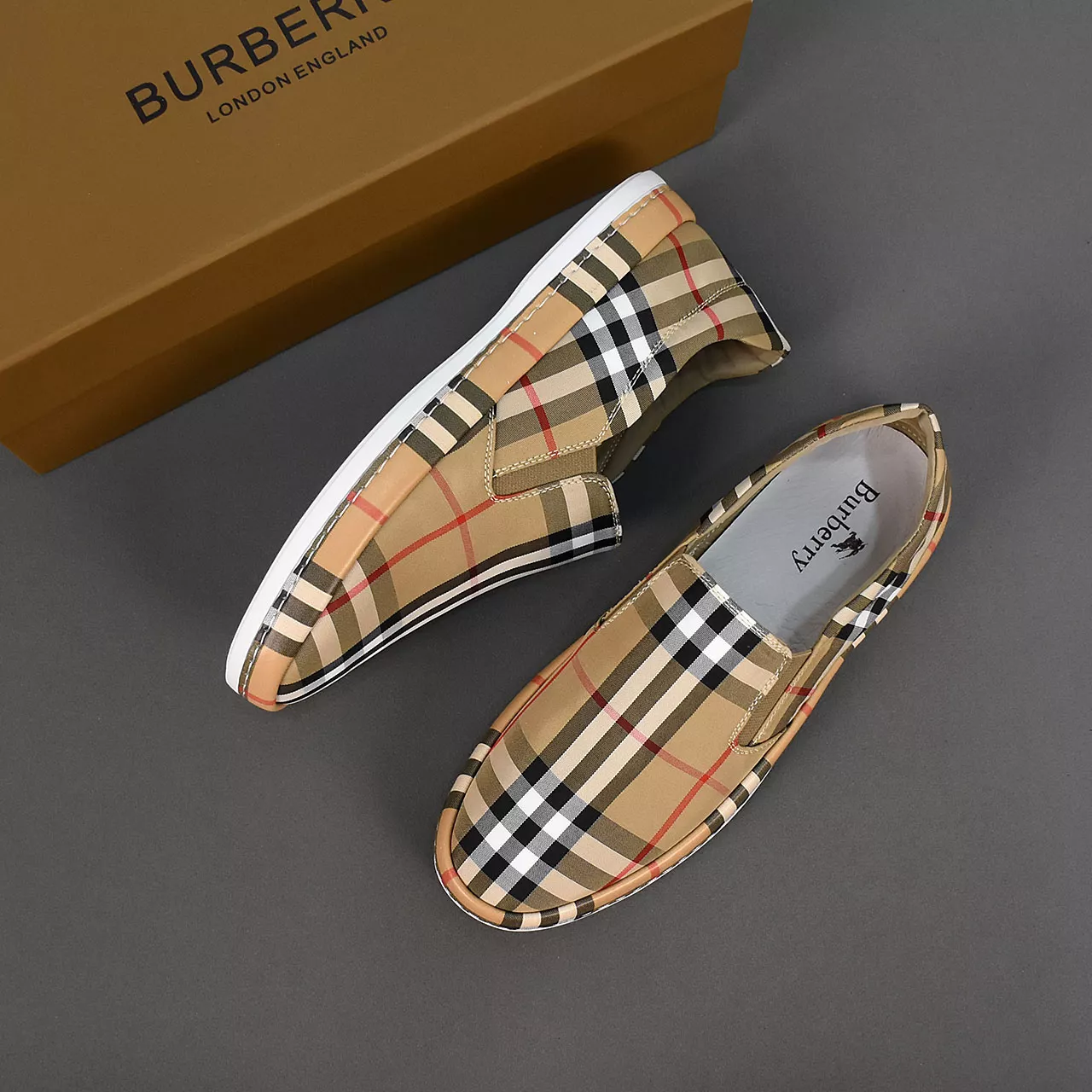 Burberry Casual Shoes For Men Resilient 1853