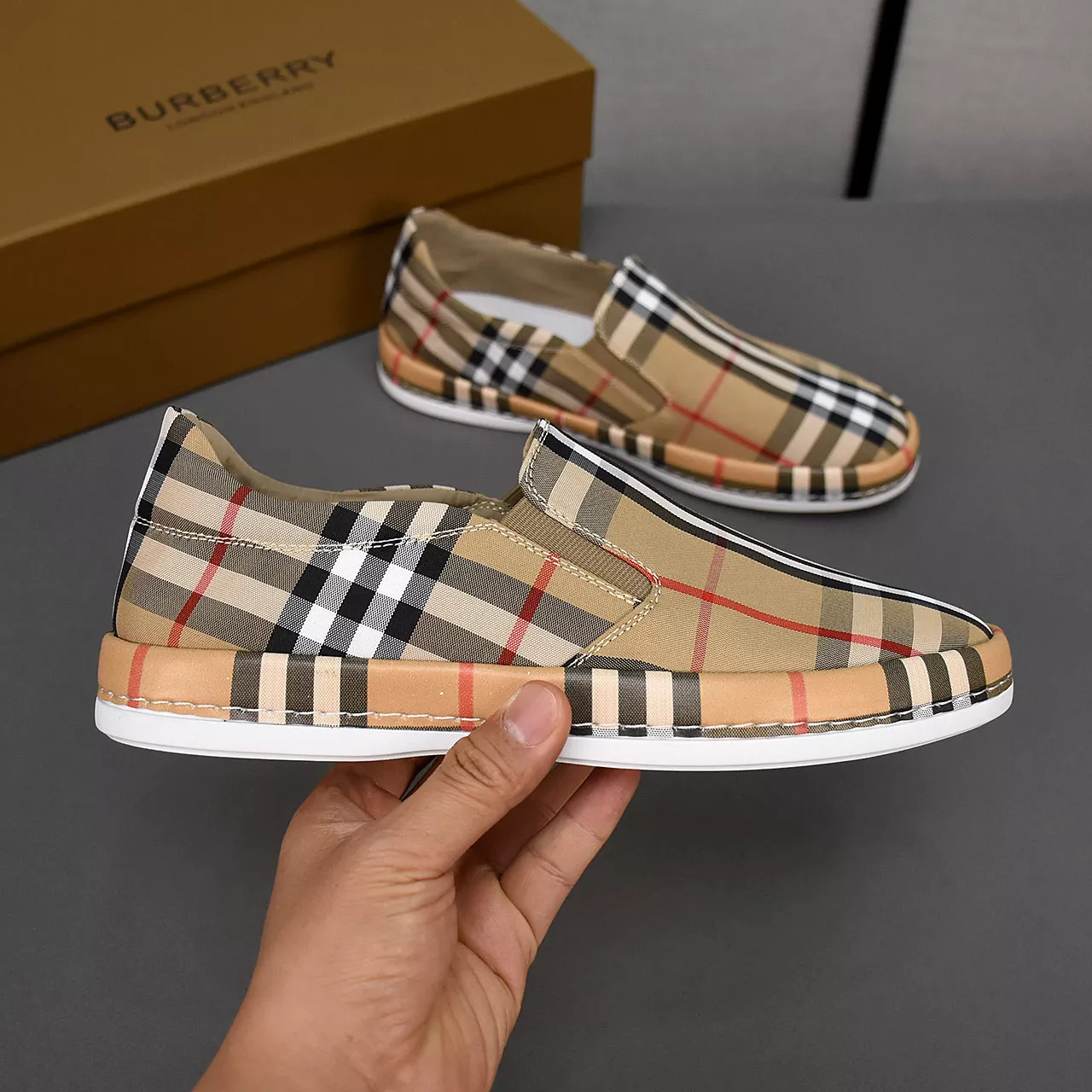 Burberry Casual Shoes For Men Resilient 1853