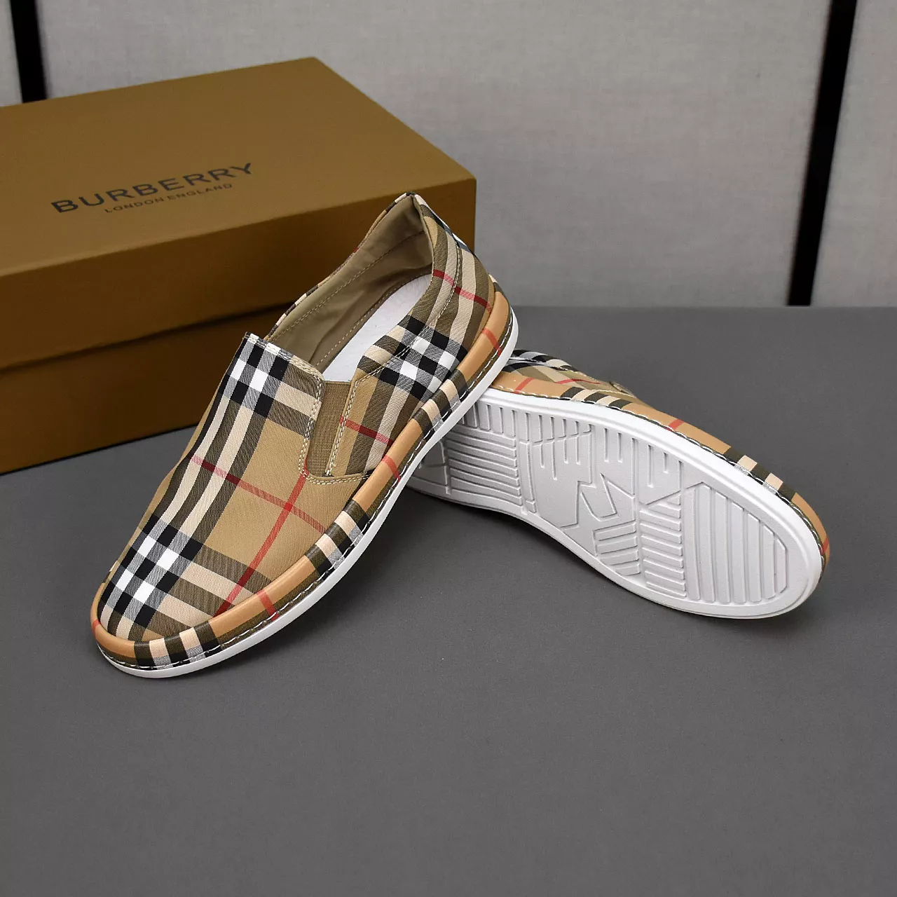 Burberry Casual Shoes For Men Resilient 1853
