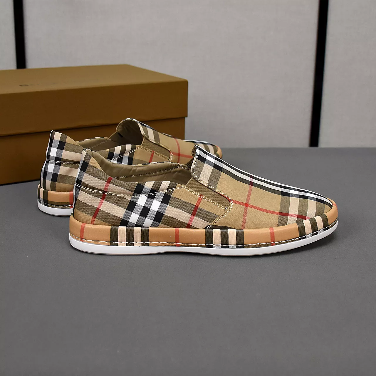 Burberry Casual Shoes For Men Resilient 1853