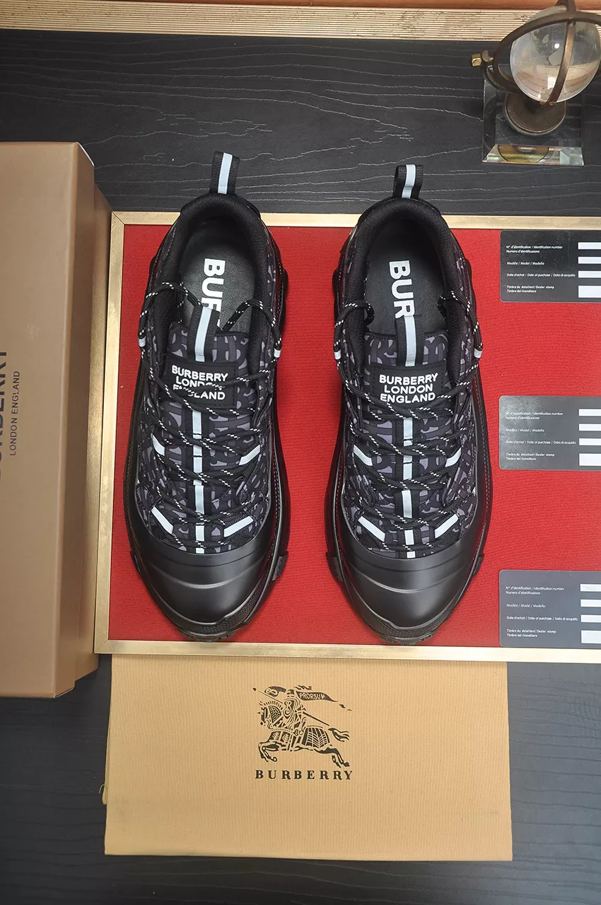 Burberry Casual Shoes For Men Sleek 684