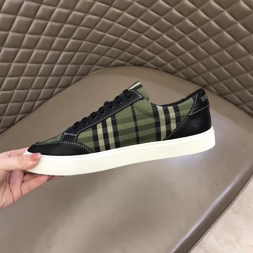Burberry Casual Shoes For Men Sleek 8873