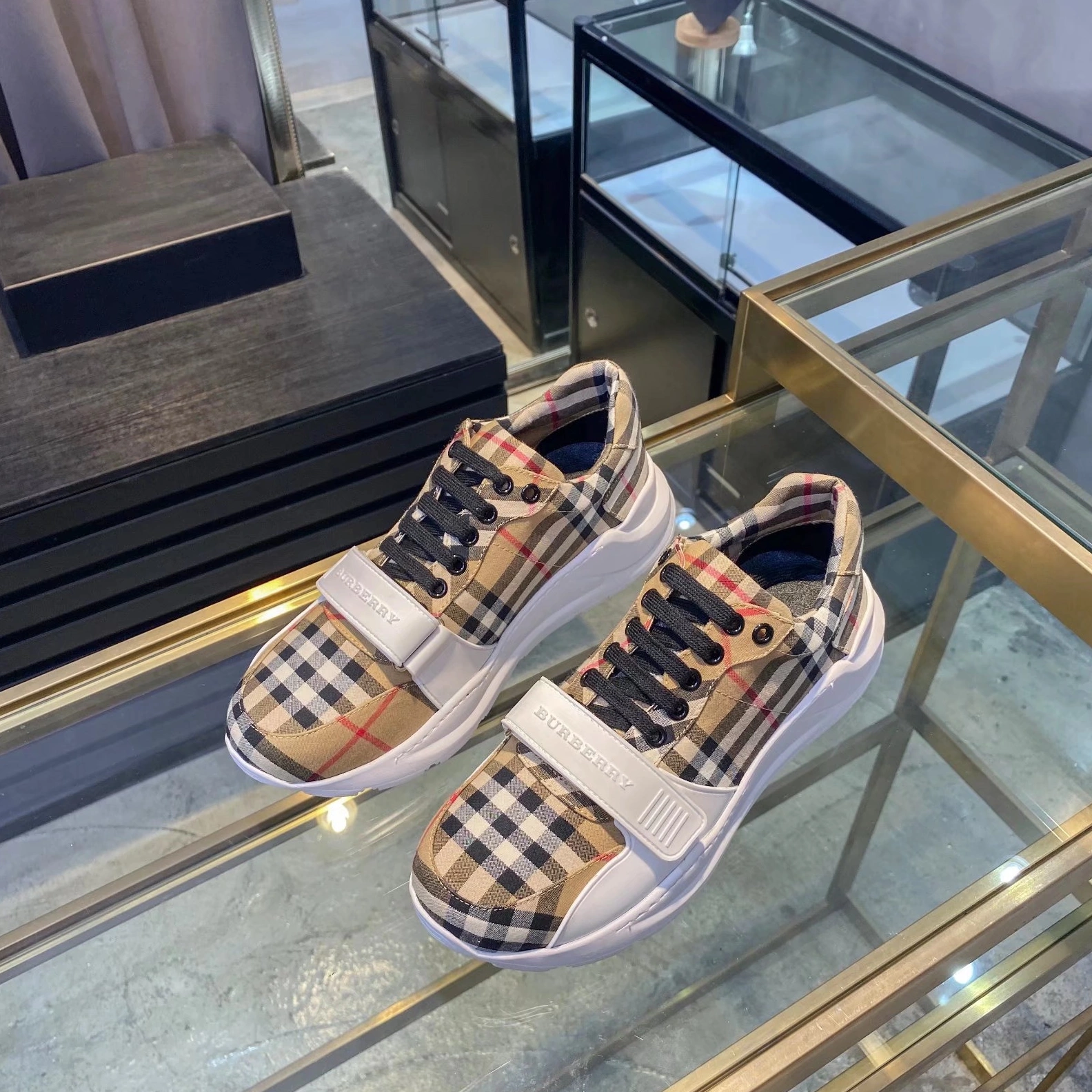 Burberry Casual Shoes For Men Sophisticated 4960