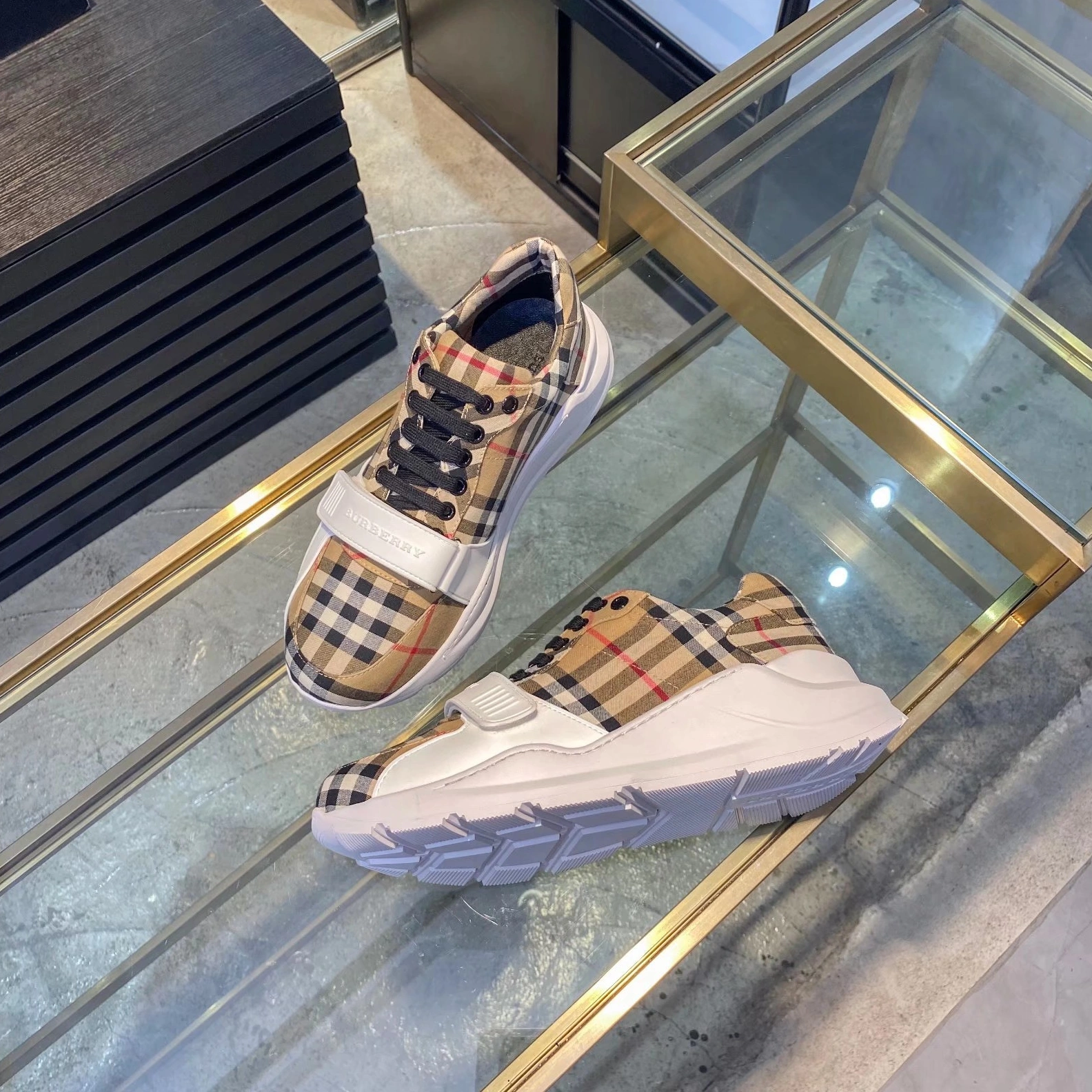 Burberry Casual Shoes For Men Sophisticated 4960