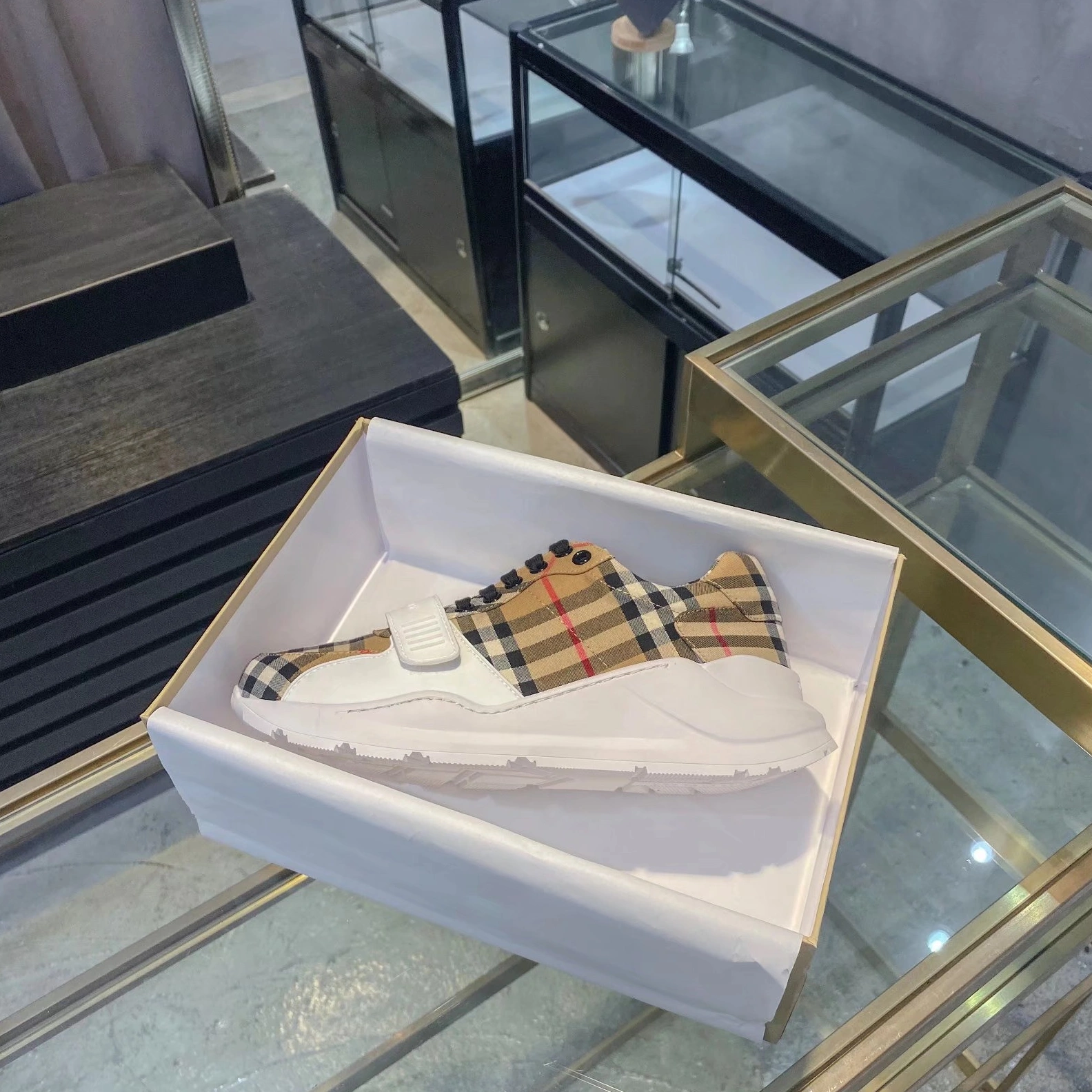 Burberry Casual Shoes For Men Sophisticated 4960