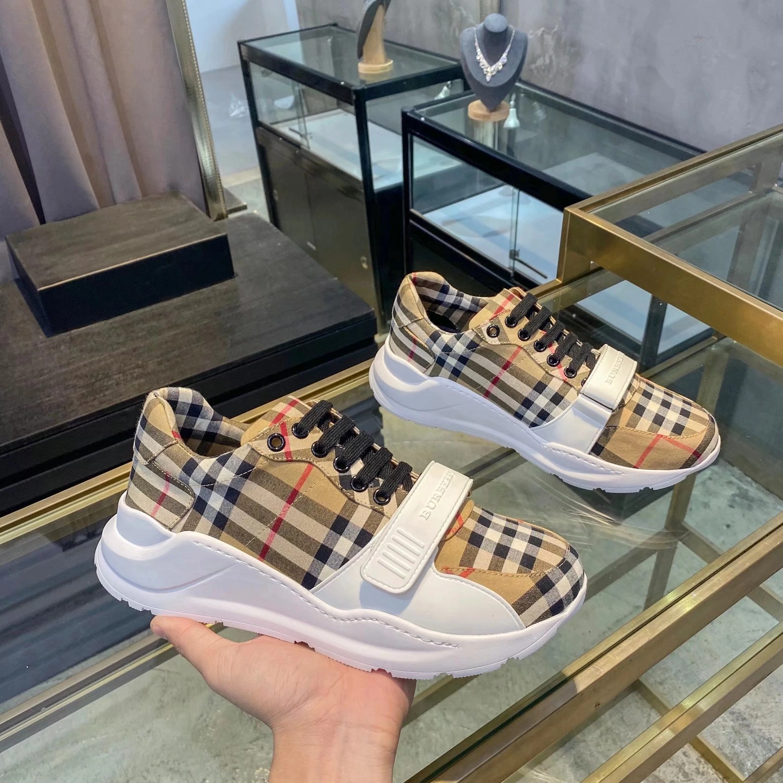 Burberry Casual Shoes For Men Sophisticated 4960
