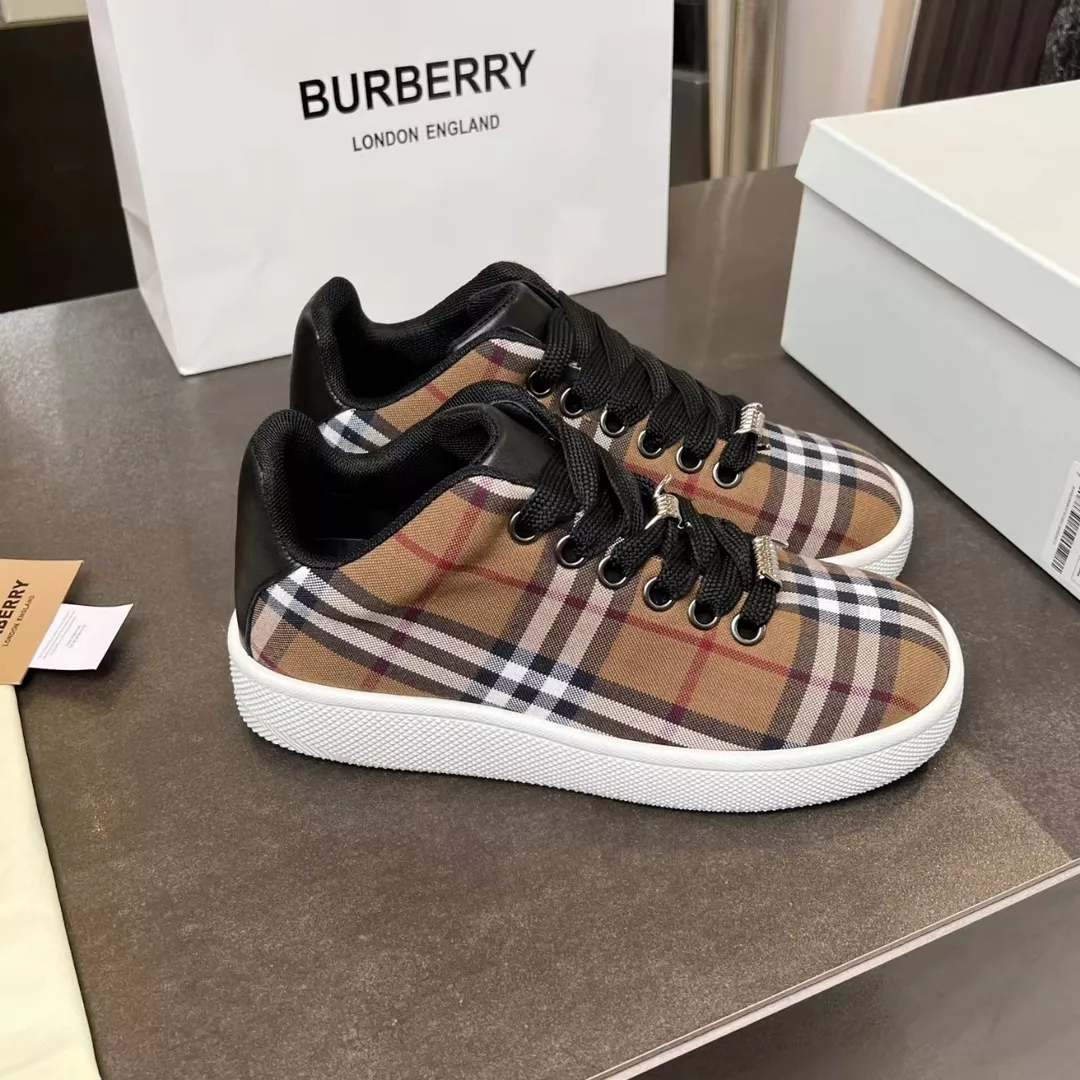 Burberry Casual Shoes For Men Sophisticated 8517