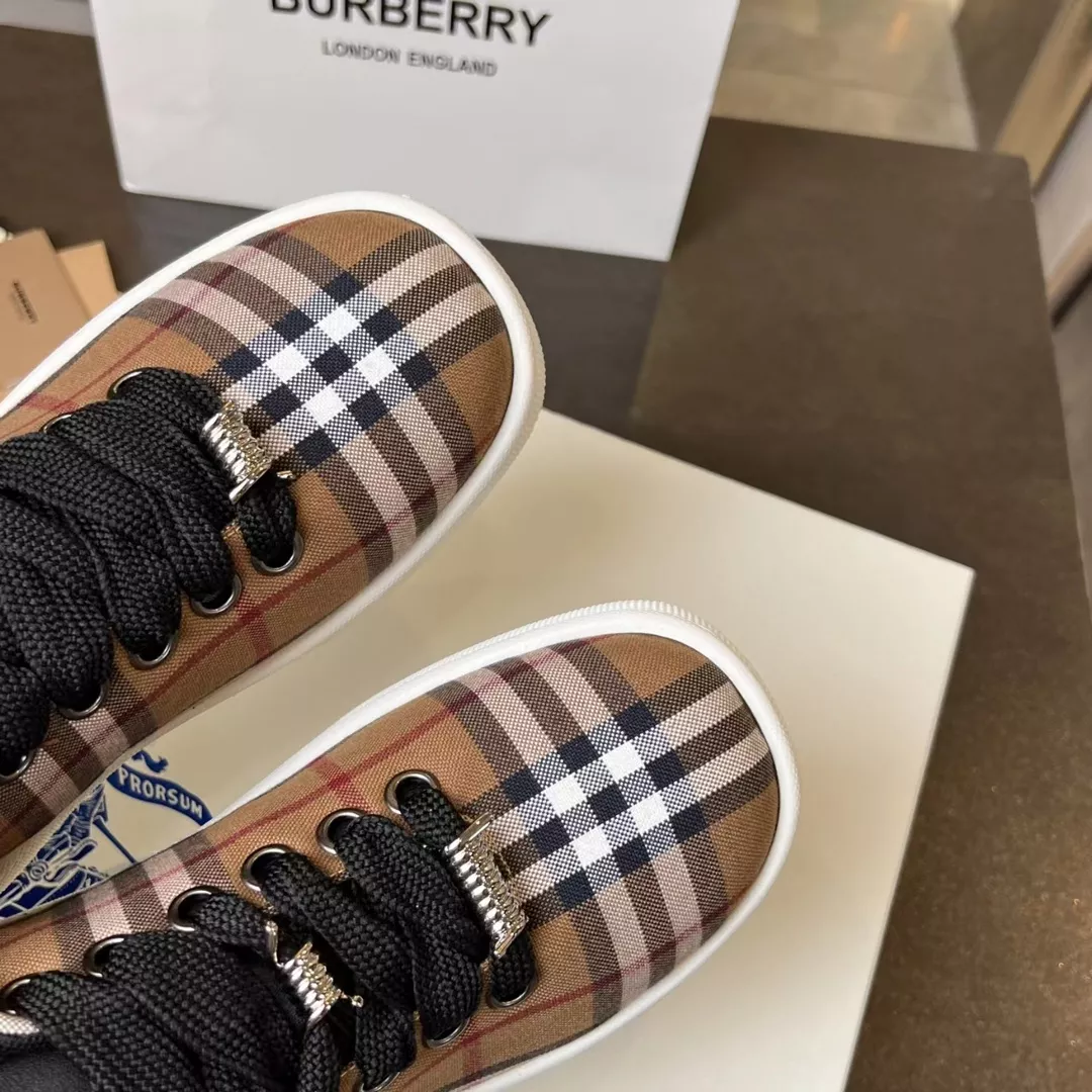 Burberry Casual Shoes For Men Sophisticated 8517