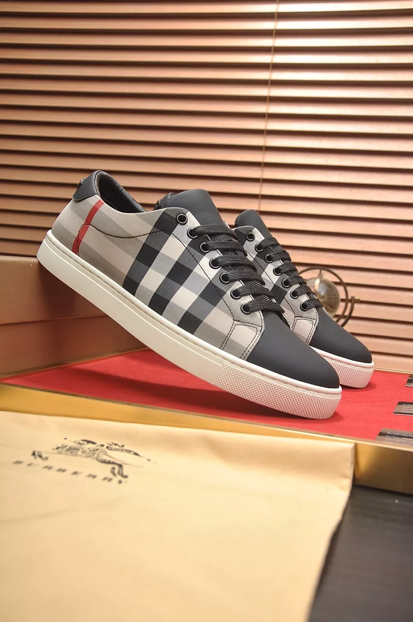Burberry Casual Shoes For Men StreetReady 8275