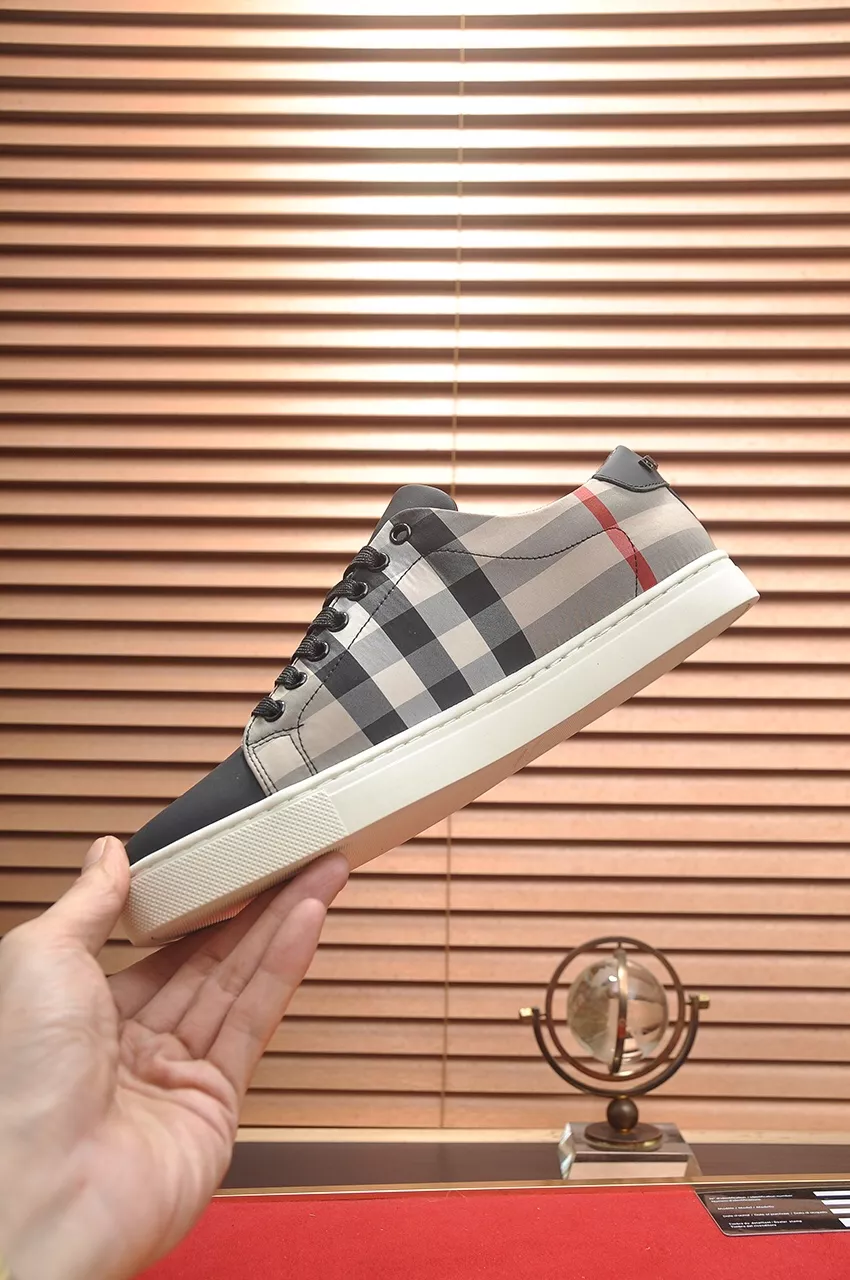 Burberry Casual Shoes For Men StreetReady 8275