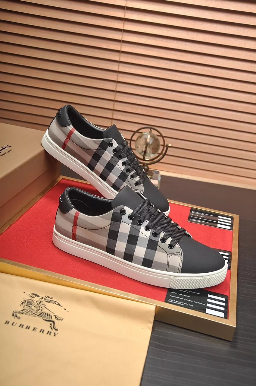 Burberry Casual Shoes For Men StreetReady 8275