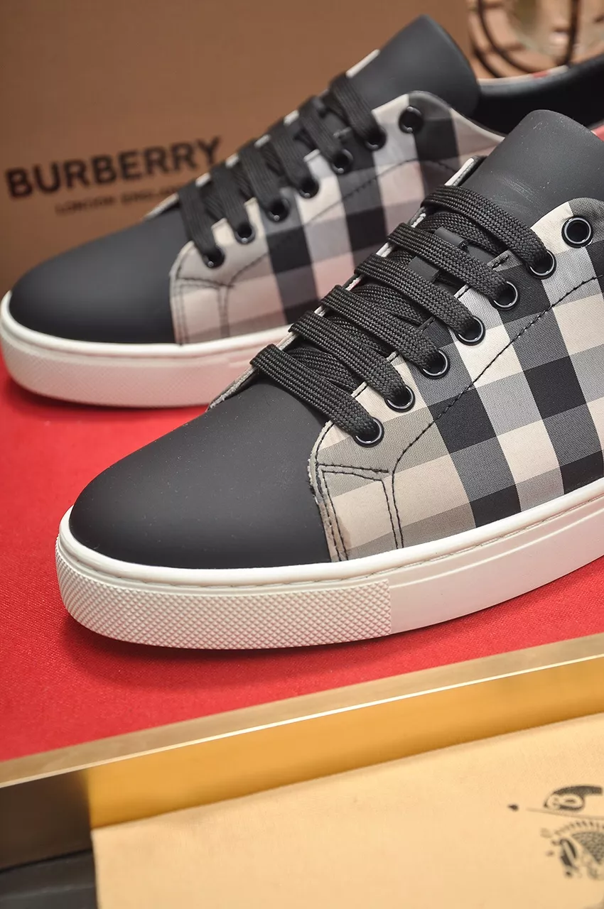 Burberry Casual Shoes For Men StreetReady 8275