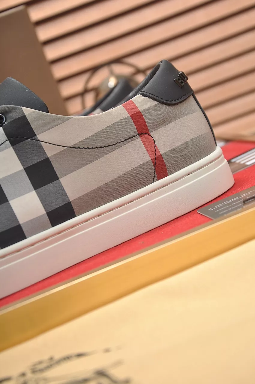 Burberry Casual Shoes For Men StreetReady 8275
