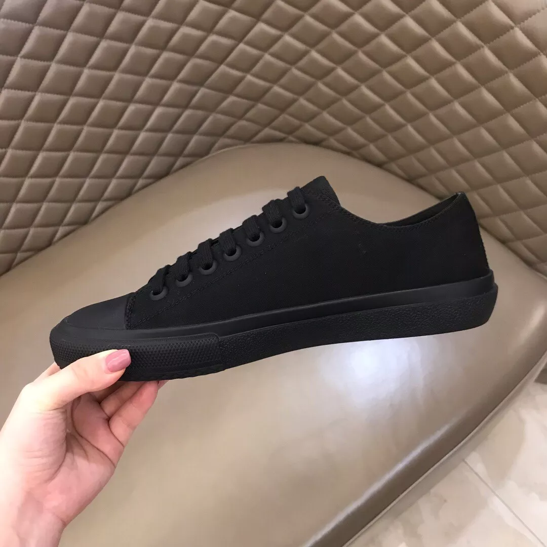 Burberry Casual Shoes For Men Stylish 195