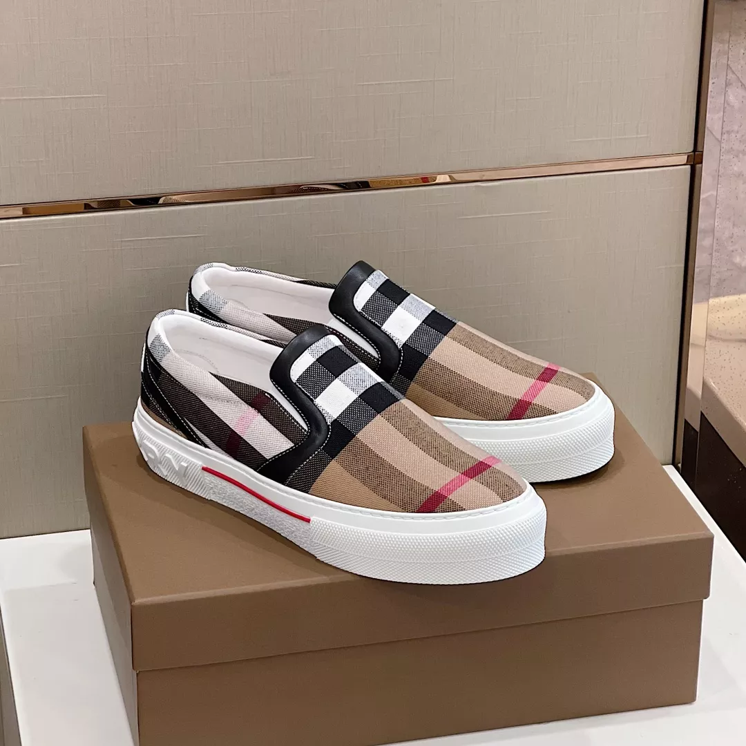 Burberry Casual Shoes For Men Stylish 2539