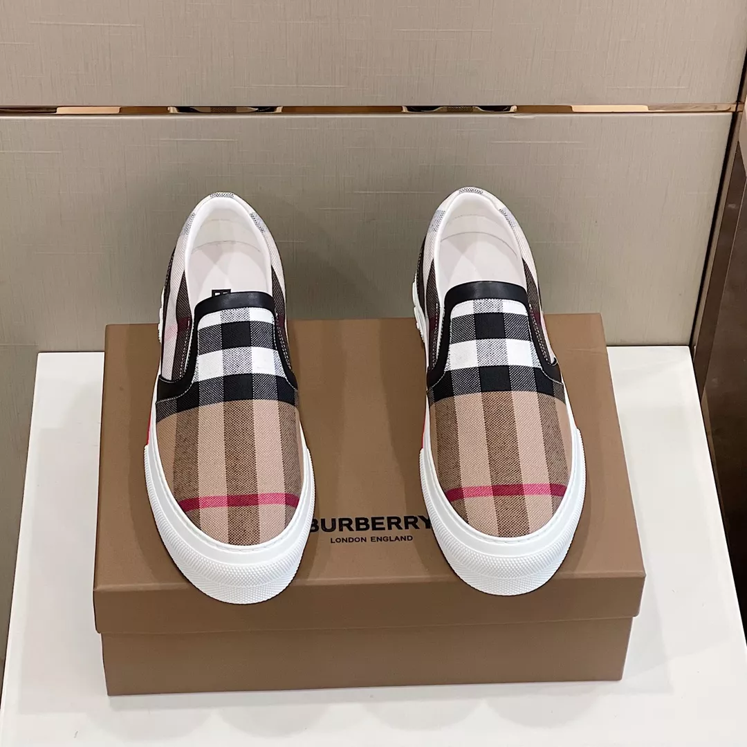 Burberry Casual Shoes For Men Stylish 2539