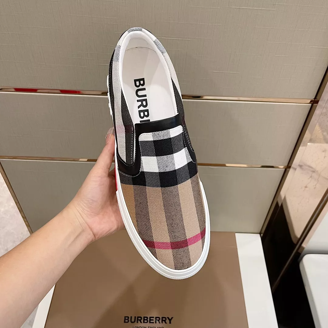 Burberry Casual Shoes For Men Stylish 2539