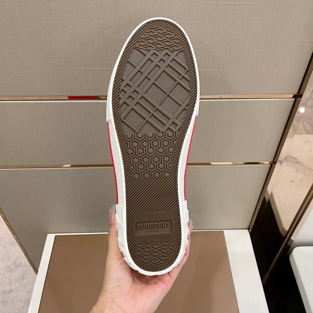 Burberry Casual Shoes For Men Stylish 2539