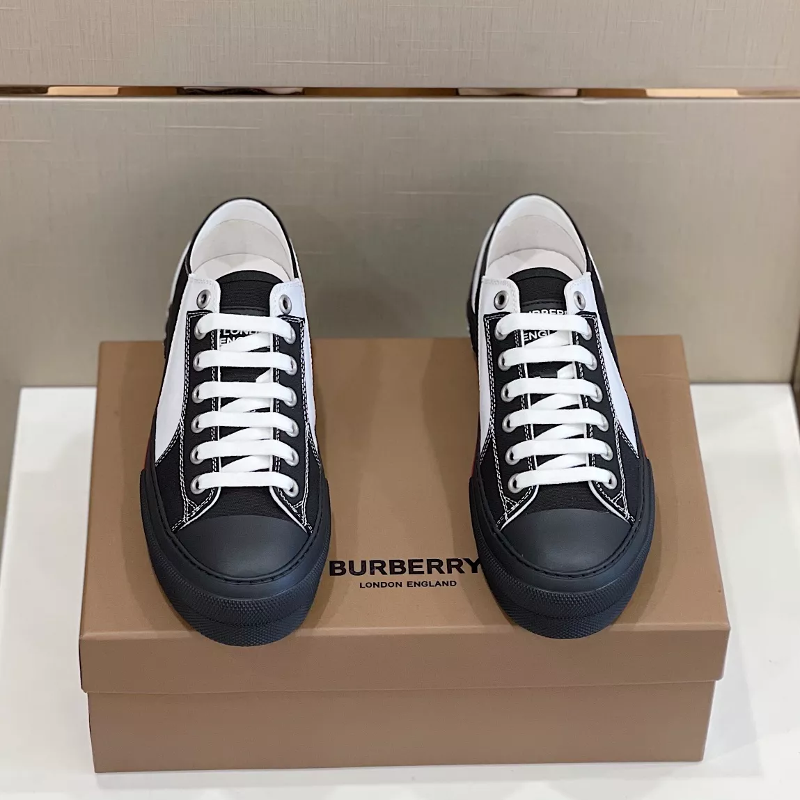 Burberry Casual Shoes For Men Stylish 8787