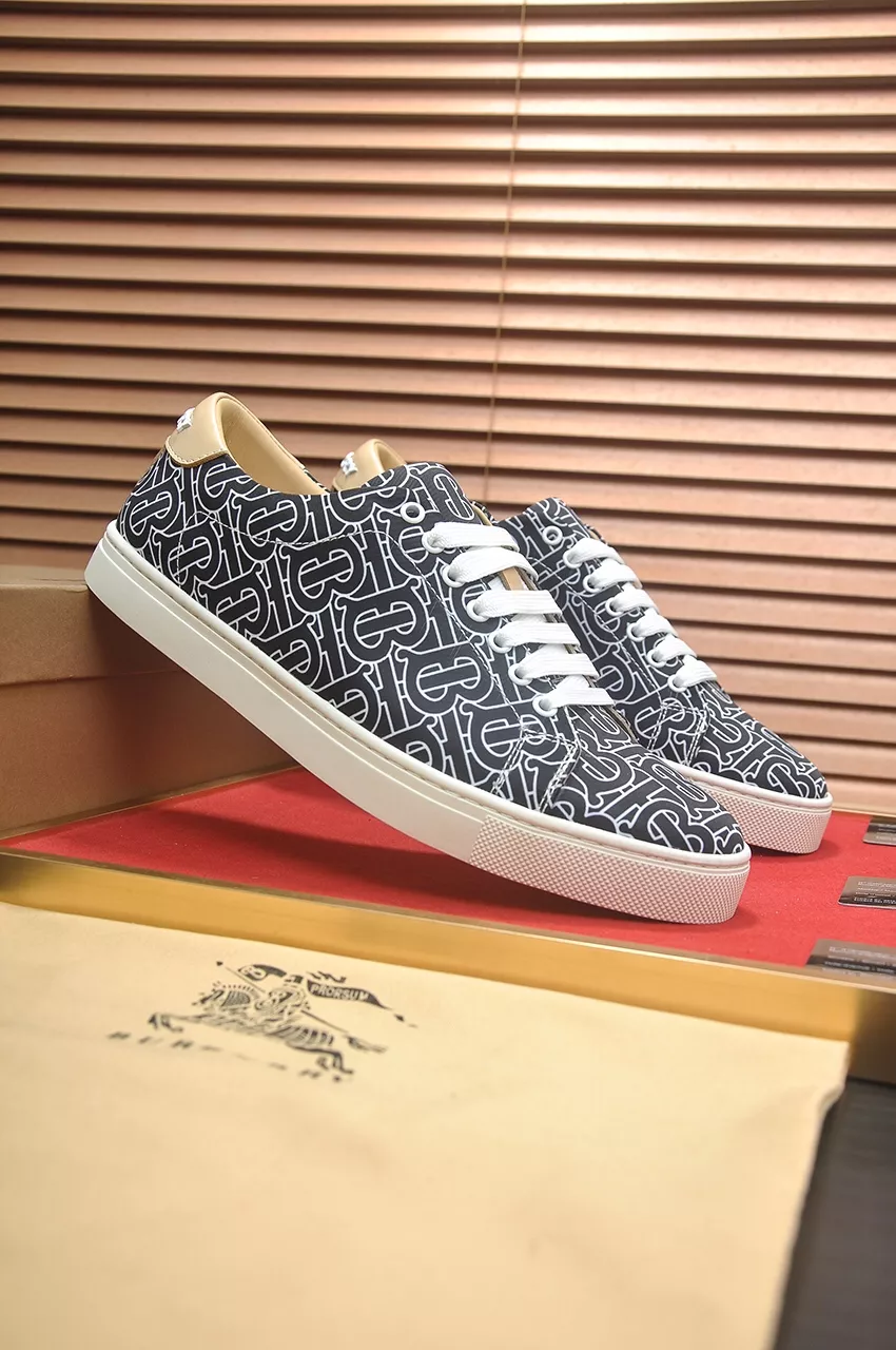 Burberry Casual Shoes For Men Trendsetting 6792