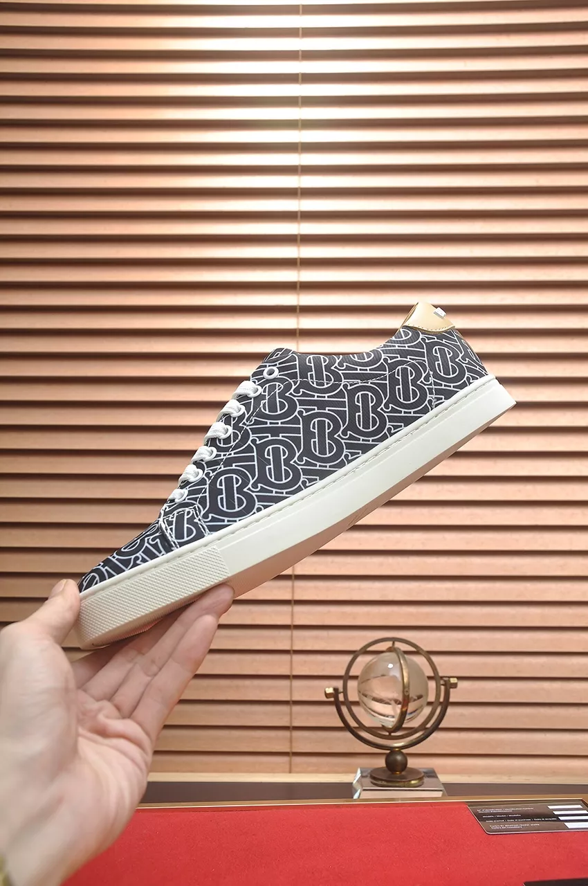 Burberry Casual Shoes For Men Trendsetting 6792